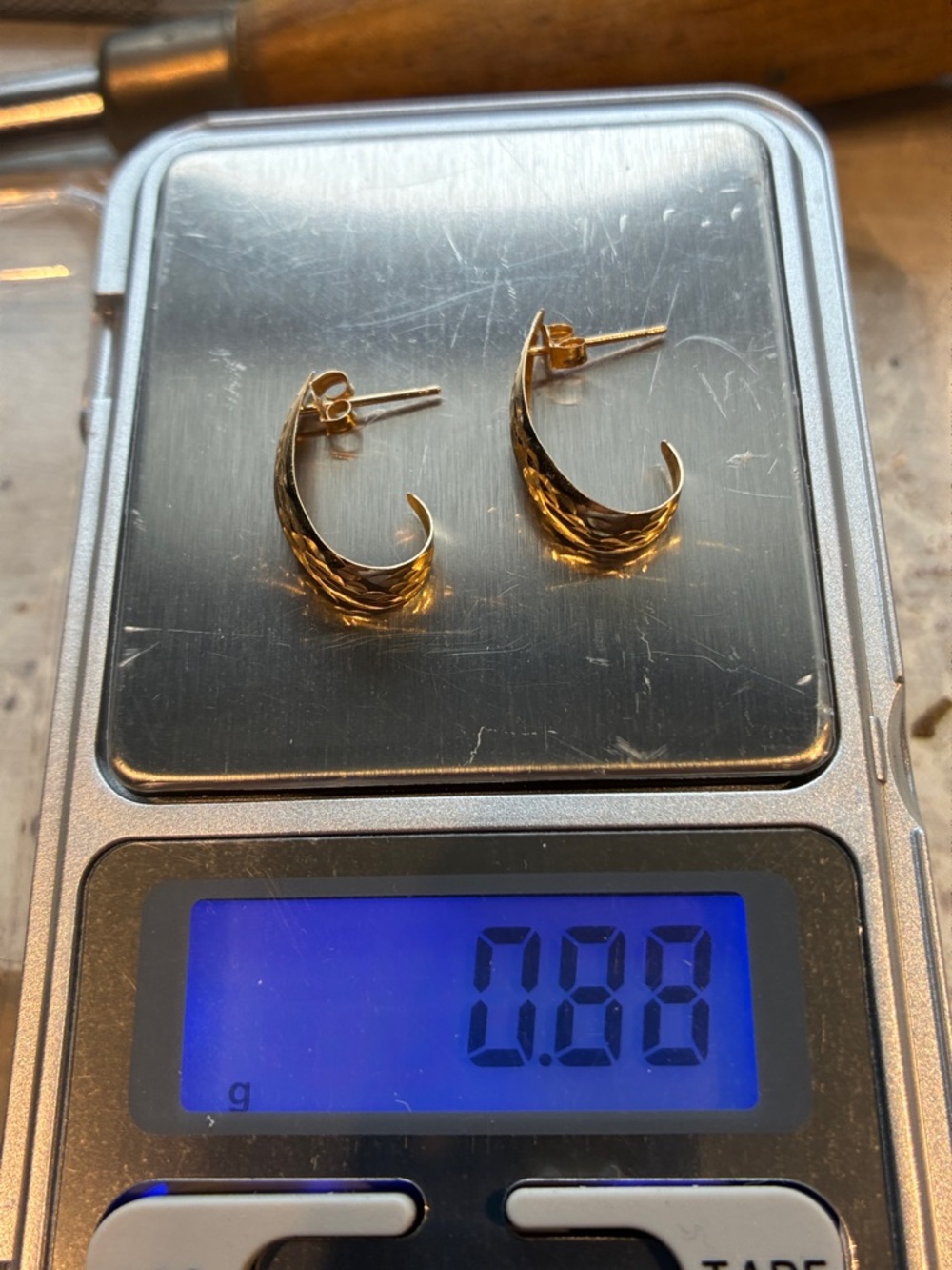 14 K Gold Textured Hoop Earrings 
.88 grams - Picture 4 of 5
